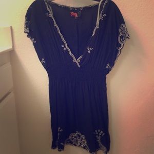 Beautiful Black with Crème Accents Top!